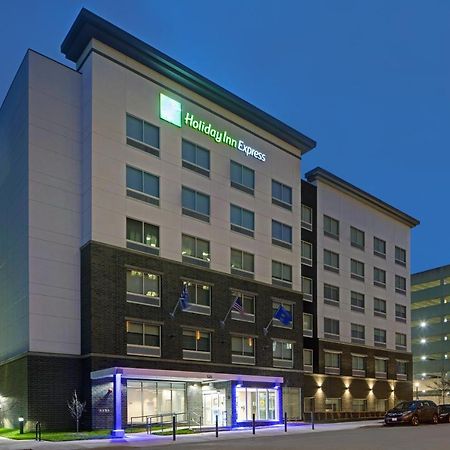 Holiday Inn Express - Milwaukee Downtown By Ihg Екстериор снимка