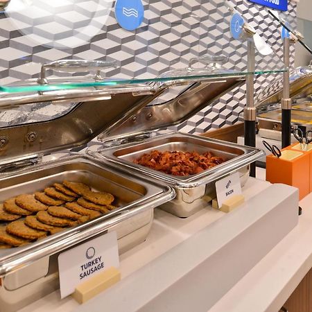 Holiday Inn Express - Milwaukee Downtown By Ihg Екстериор снимка