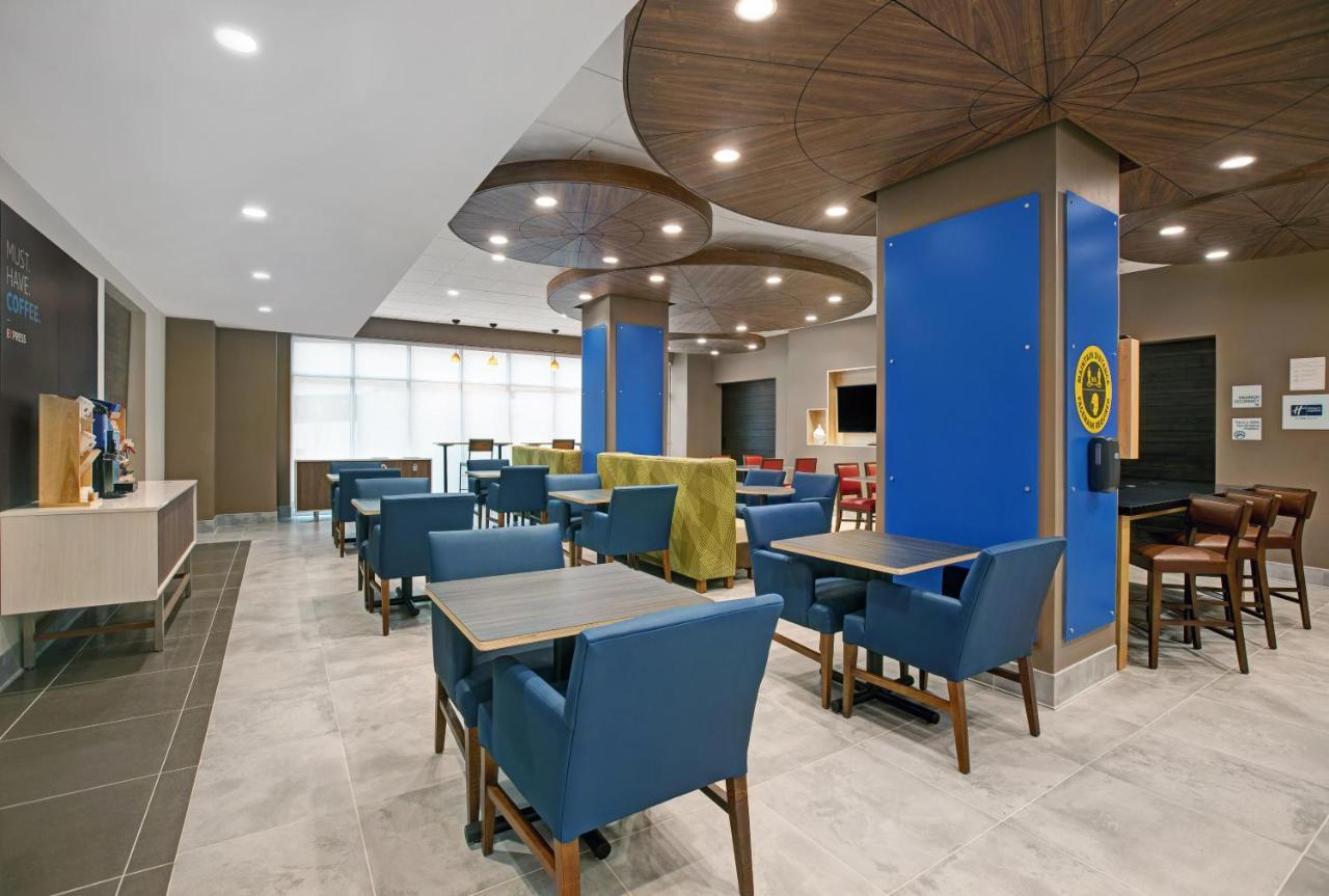Holiday Inn Express - Milwaukee Downtown By Ihg Екстериор снимка