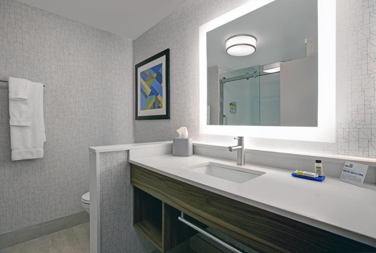 Holiday Inn Express - Milwaukee Downtown By Ihg Екстериор снимка