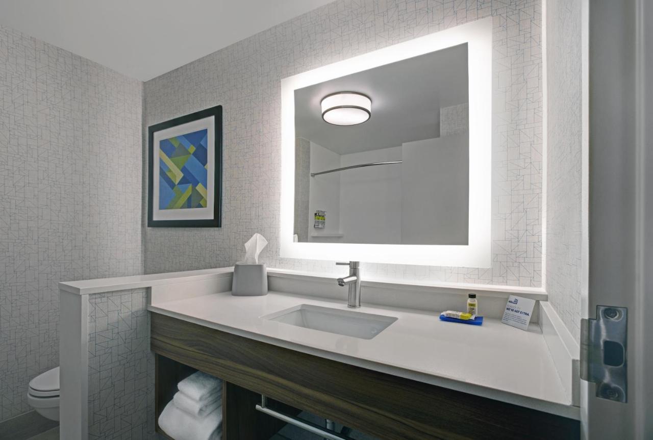 Holiday Inn Express - Milwaukee Downtown By Ihg Екстериор снимка
