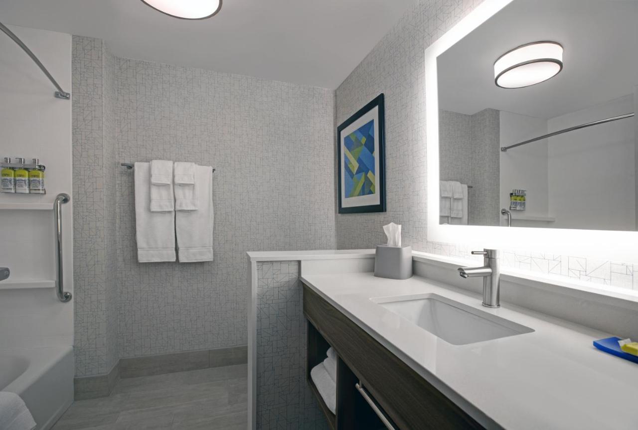 Holiday Inn Express - Milwaukee Downtown By Ihg Екстериор снимка