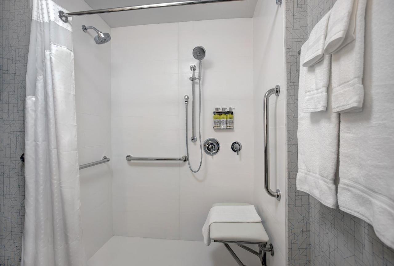 Holiday Inn Express - Milwaukee Downtown By Ihg Екстериор снимка