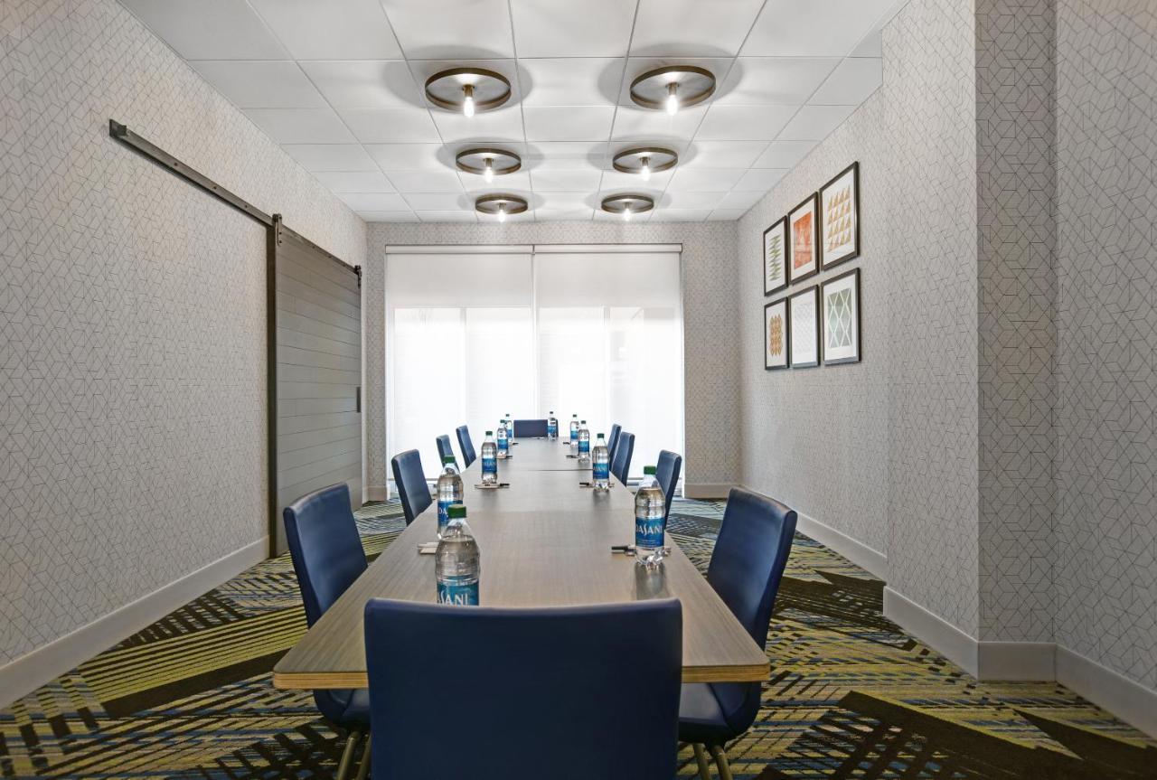 Holiday Inn Express - Milwaukee Downtown By Ihg Екстериор снимка
