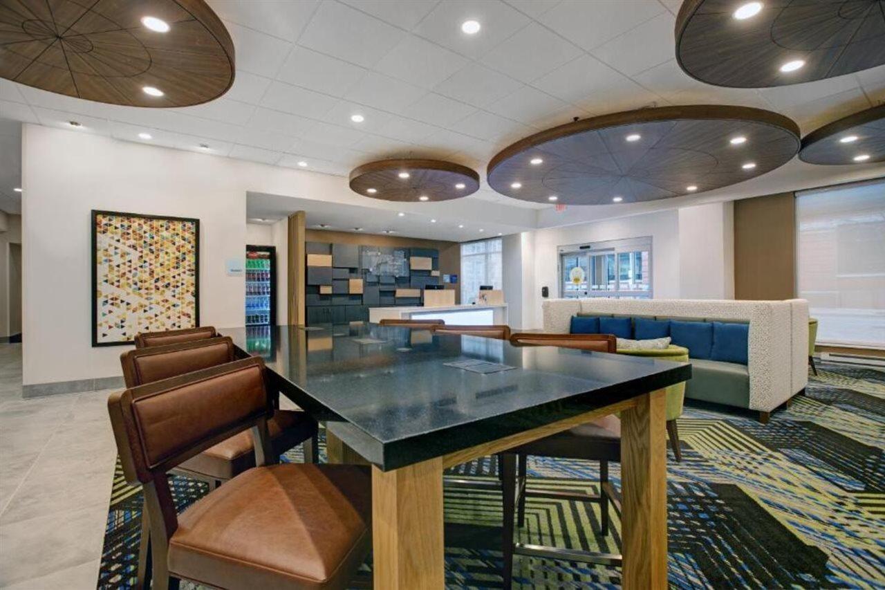 Holiday Inn Express - Milwaukee Downtown By Ihg Екстериор снимка