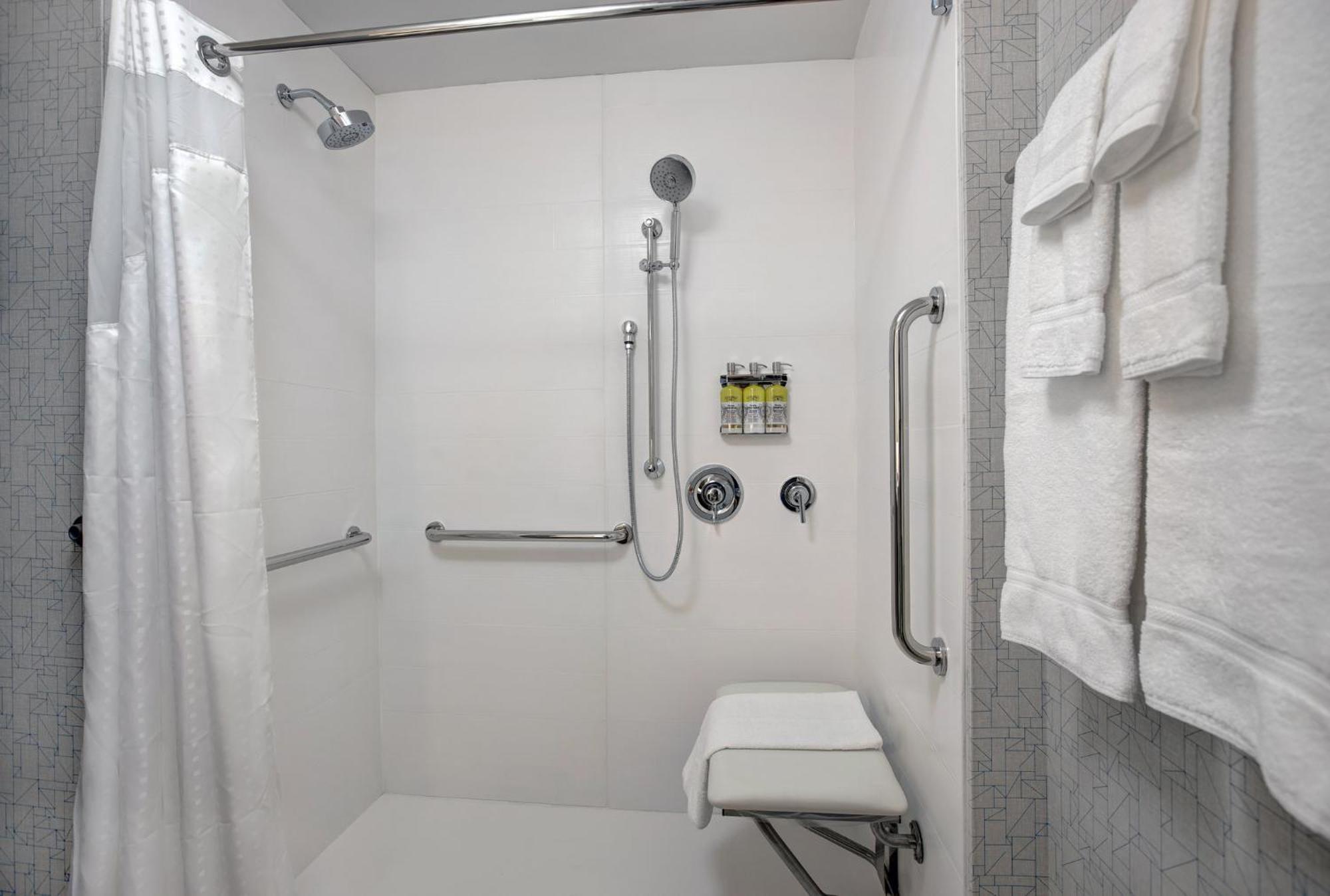 Holiday Inn Express - Milwaukee Downtown By Ihg Екстериор снимка
